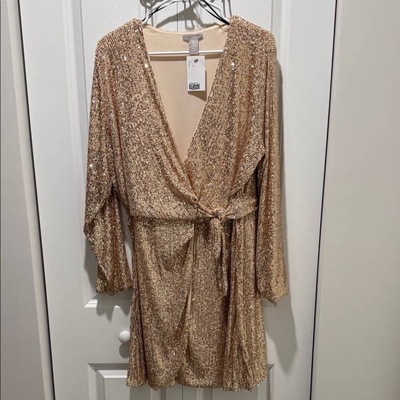 H&M Gold Long Sleeve Sequin Dress - Picture 1 of 11